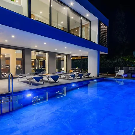 La Fortuna - Award Winning Luxury Close To Corfu Town Villa *