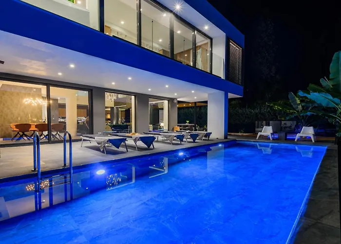 La Fortuna - Award Winning Luxury Close To Corfu Town Willa *